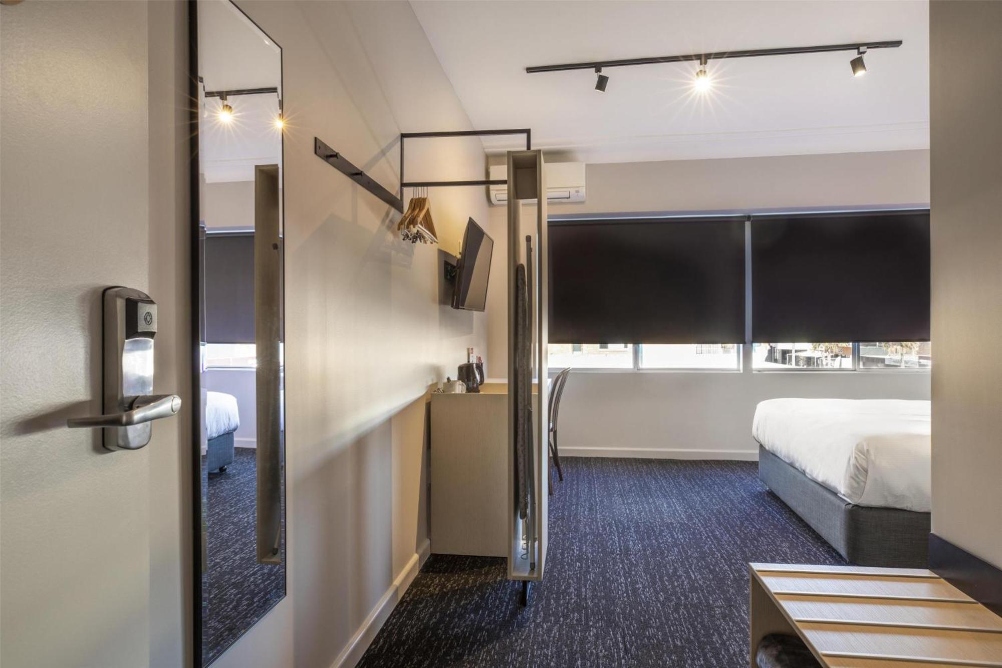 Nightcap At Ocean Beach Hotel Umina Beach Bagian luar foto