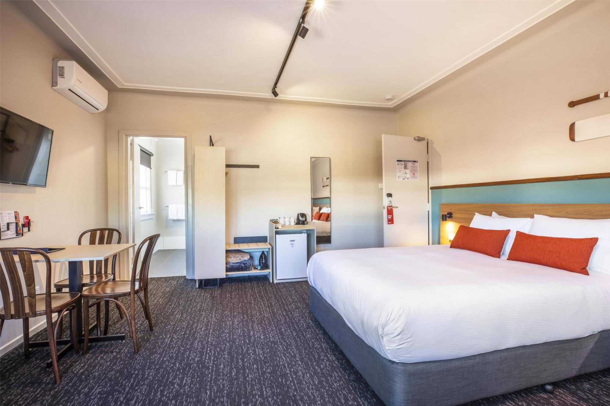 Nightcap At Ocean Beach Hotel Umina Beach Bagian luar foto